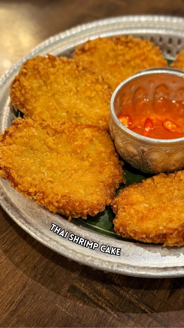 Crispy shrimp and fish patties served with sweet chili sauce. 